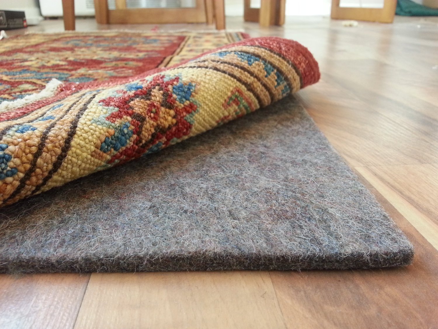 How To Clean An Area Rug Ultimate, How To Clean Rug Over Hardwood Floor